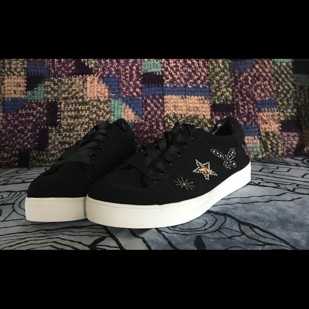 Velvet bedazzled skate (?) shoes